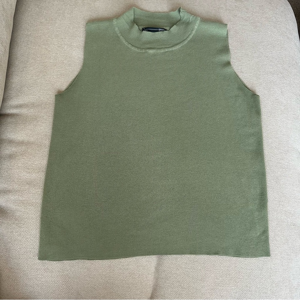 Dazy Sleeveless Green Knit Top, Size Large